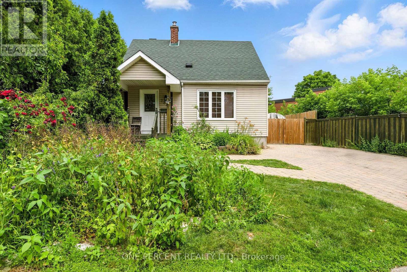 284 ANNA AVENUE|Ottawa, Ontario K1Z7V6