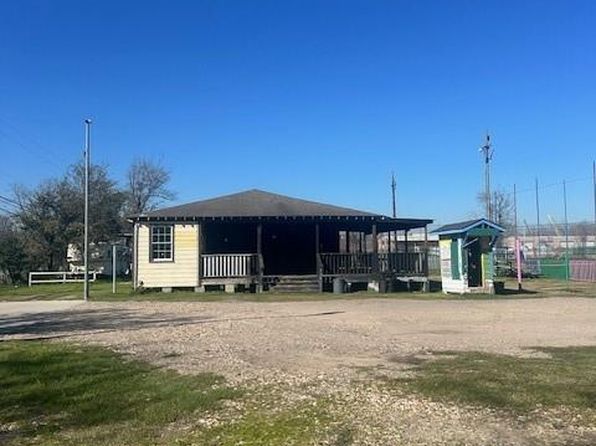 13920 Reeveston Rd, Houston, TX 77039