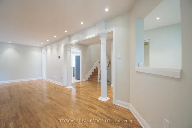 Additional image 5 of 43 Vintage Gate