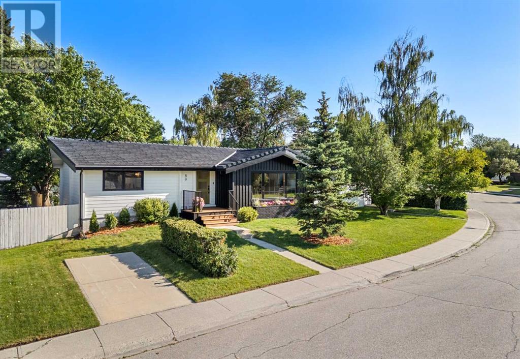 89 Gainsborough Drive SW|Calgary, Alberta T3E4W6