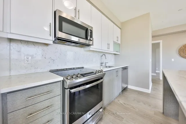 Additional image 14 of 128 GROVEWOOD COMMON Unit 509