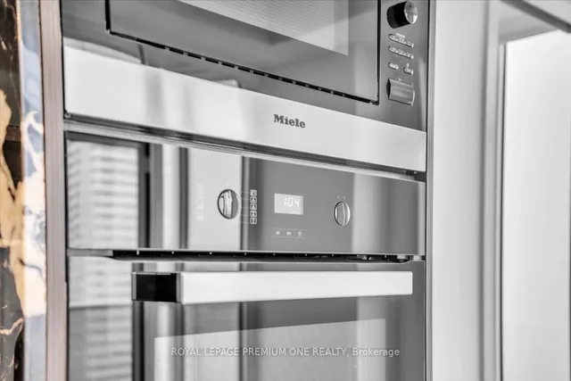 Additional image 15 of 11 Yorkville Ave Unit 6007