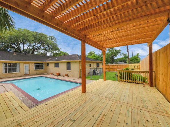 9422 Val Verde St, Houston, TX 77063