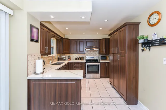 Additional image 10 of 3507 Laddie Cres