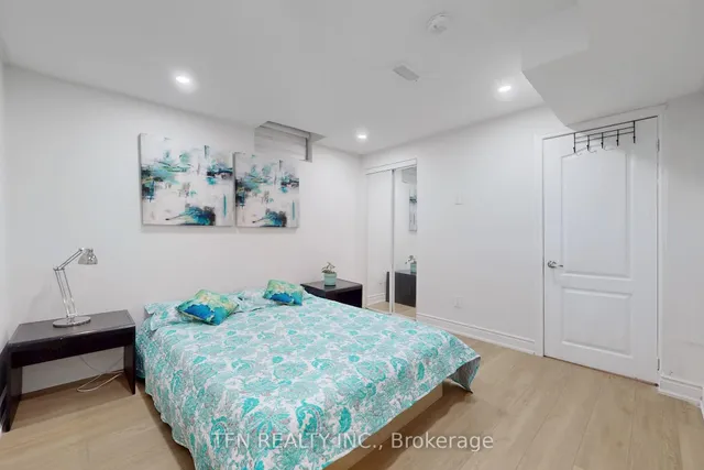 Additional image 37 of 851 Clemens Cres