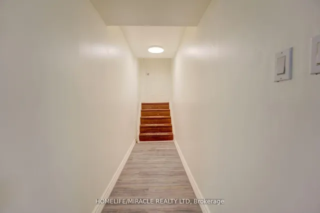 Additional image 32 of 71 Kingsview Blvd