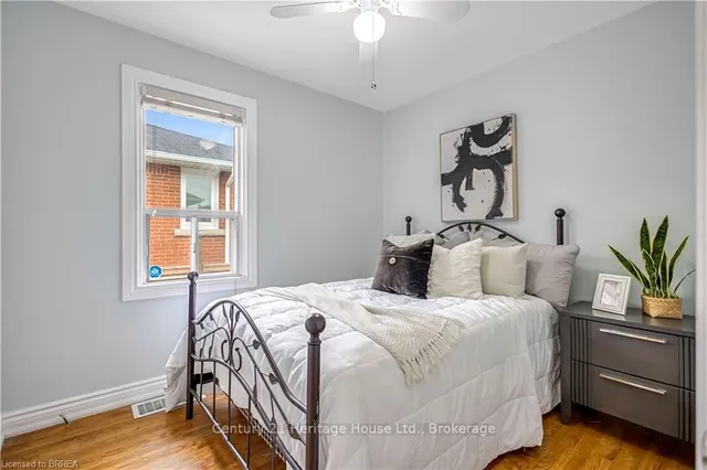 房产图片 22 - 东18街366号