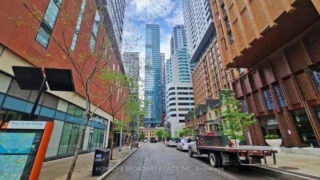 327 King St Unit 1005