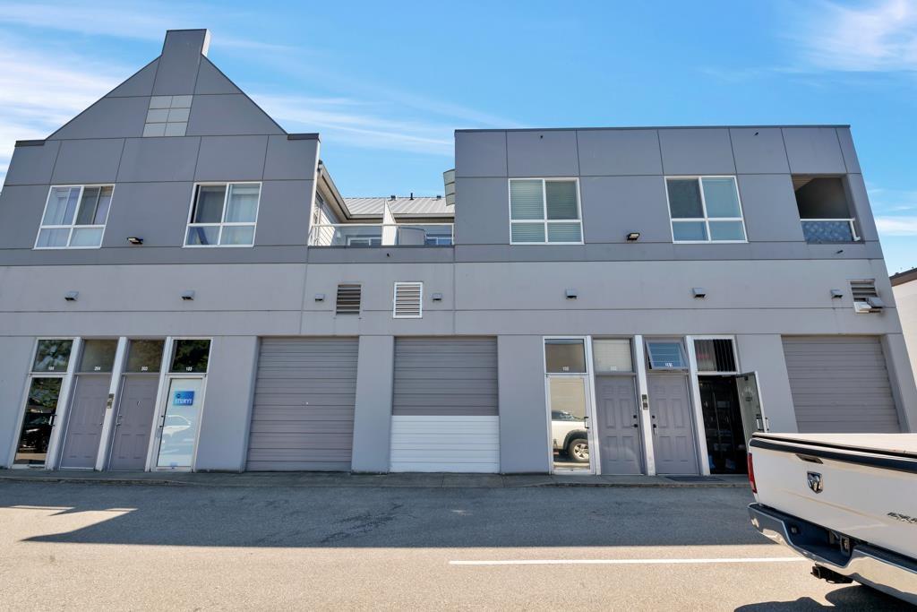 201 19897 56 AVENUE|Langley, British Columbia V3A3Y1