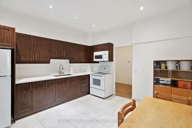 Additional image 3 of 130 Lansdowne Ave