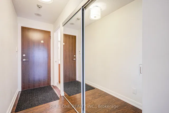 房产图片 9 - 151 Village Green Sq 单元 1008