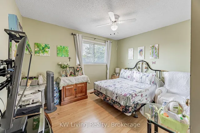 Additional image 16 of 35 Roxanne Cres