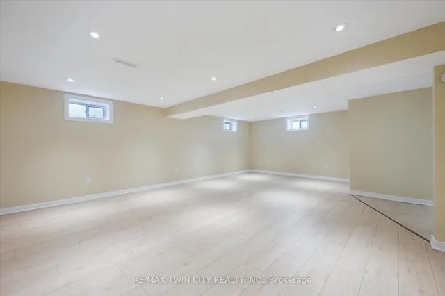 Additional image 33 of 13 Meadowvale Ave