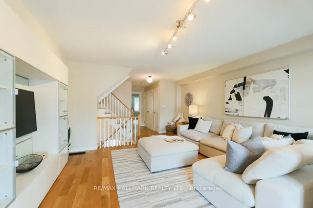 Additional image 11 of 80 Crossovers St