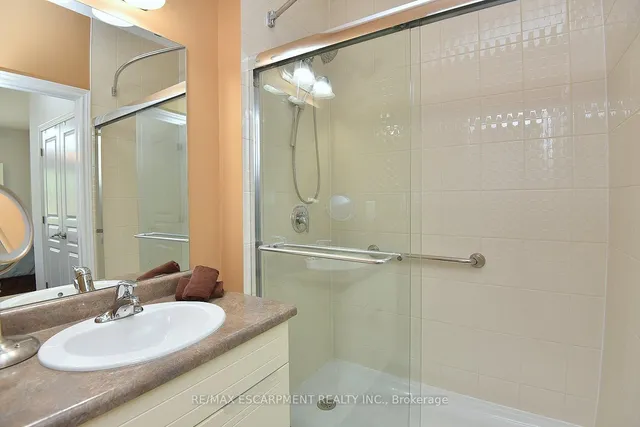 Additional image 28 of 8 Valiant Circ