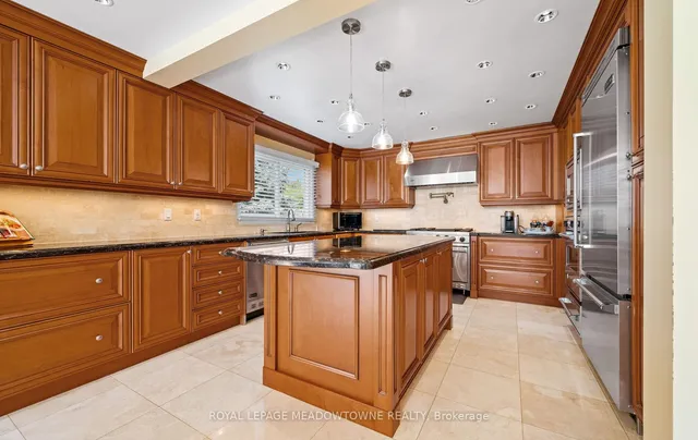 Additional image 17 of 36 Shadywood Rd