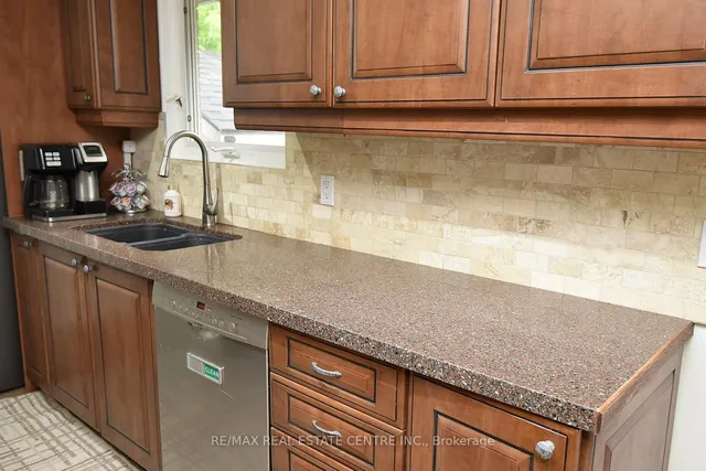 房产图片 10 - 405 Erindale Dr