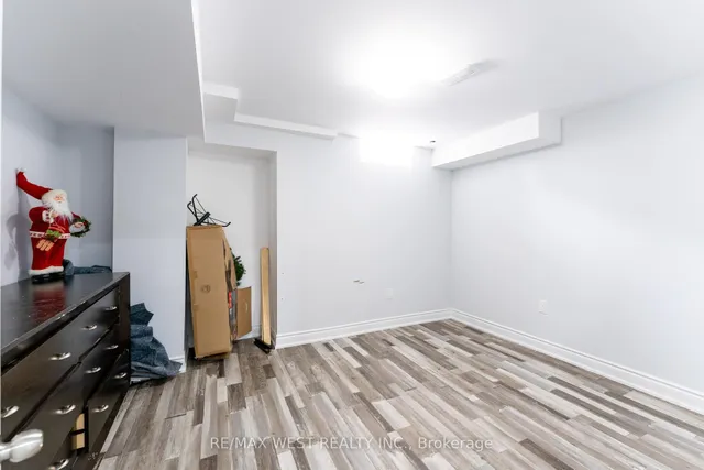 Additional image 34 of 40 Yellowknife Rd