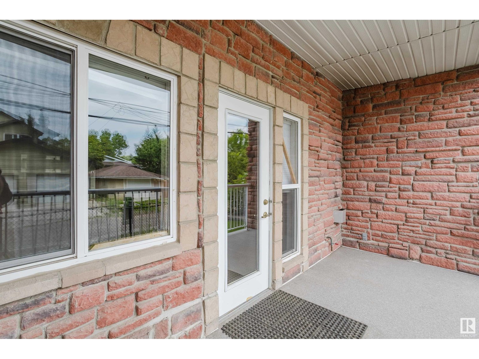 #130 8528 82 AV NW|Edmonton, Alberta T6C0Y8