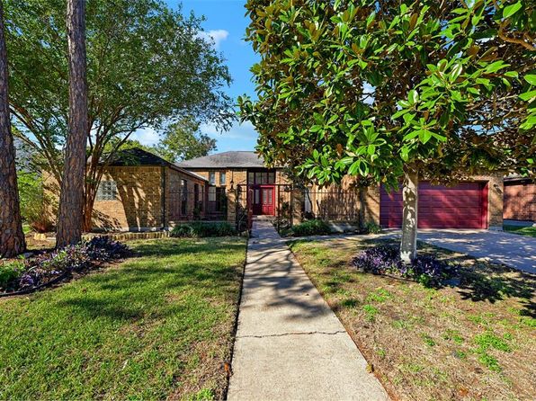 Property image for 7202 Las Brisas Dr, Houston, TX 77083
