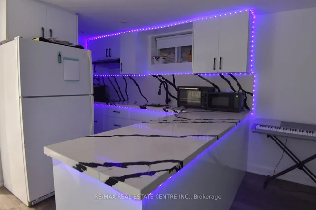 房产图片 23 - 405 Erindale Dr