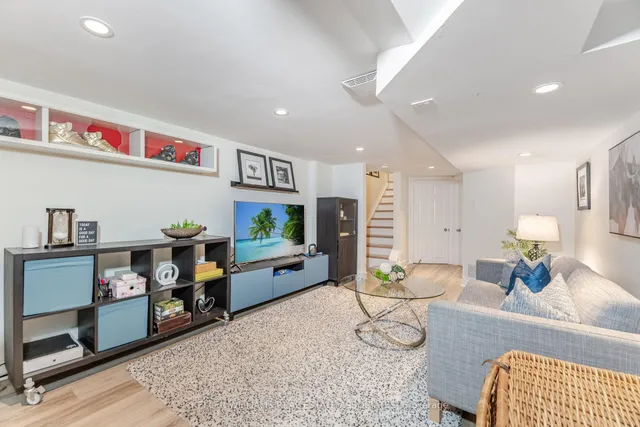 Additional image 28 of 561 Oakwood Ave