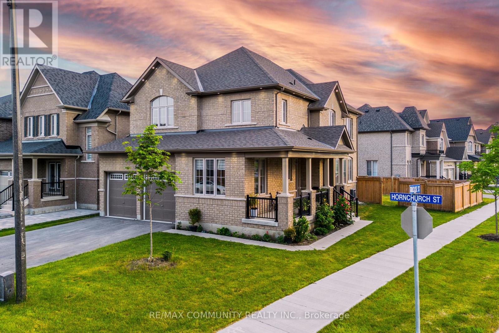 10 HORNCHURCH STREET|Whitby, Ontario L1P0J3