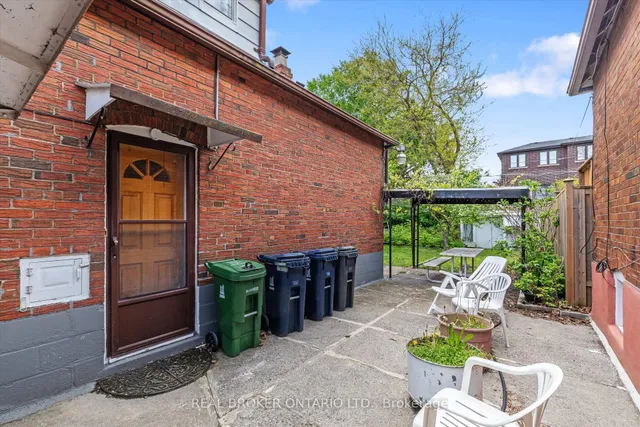 Additional image 34 of 882 Coxwell Ave