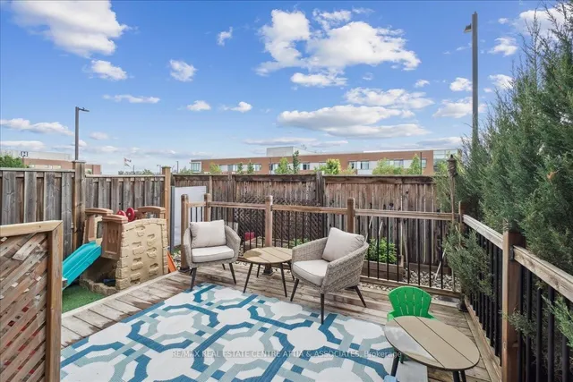 房产图片 39 - 755 Banks Cres