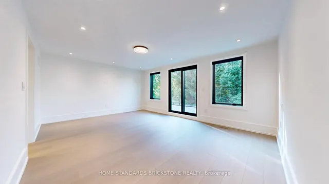 Additional image 42 of 38 Elgin Ave