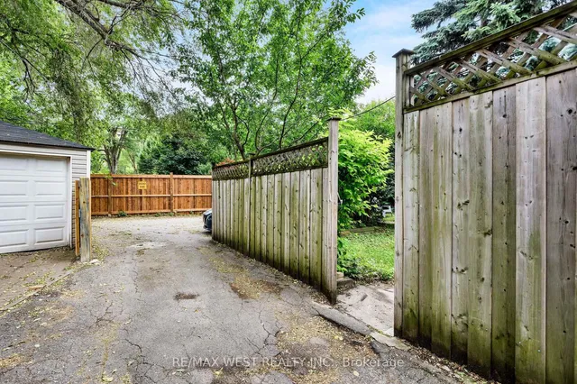 Additional image 40 of 39 Melbourne Ave