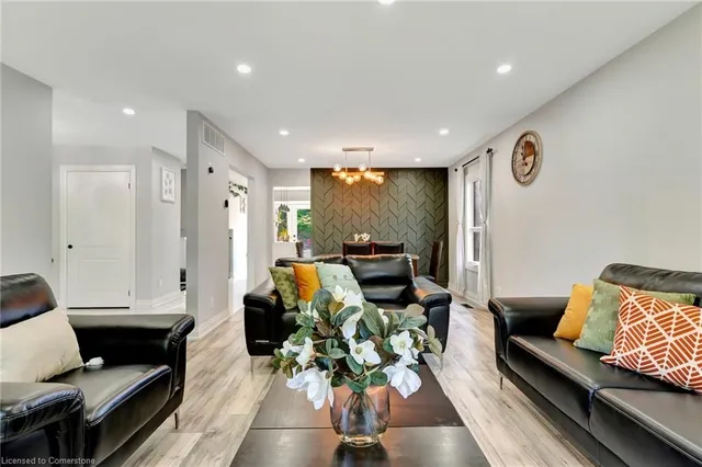 Additional image 7 of 101 Devonglen Dr