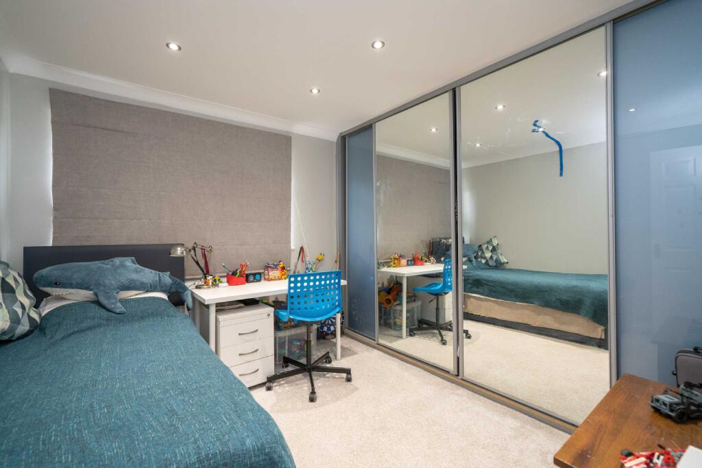 Additional image 7 of Aldwickbury Crescent, Harpenden, Hertfordshire, AL5