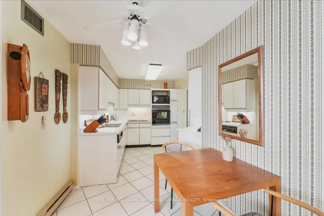 房产图片 13 - 175 Bamburgh Circ 单元 1918