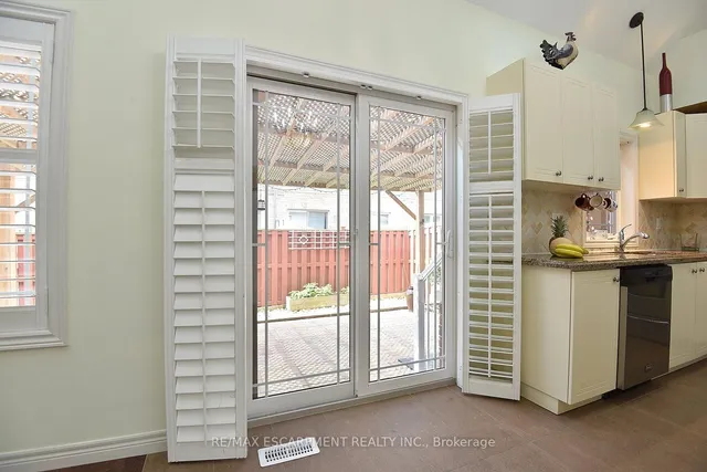 Additional image 13 of 8 Valiant Circ