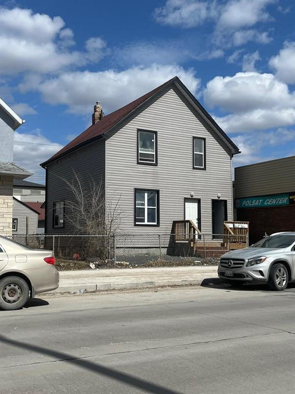 221 Selkirk Avenue|Winnipeg, Manitoba R2W2L5