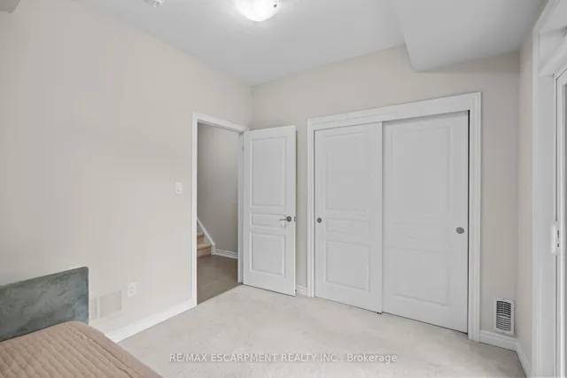 Additional image 28 of 215 Dundas St Unit 53