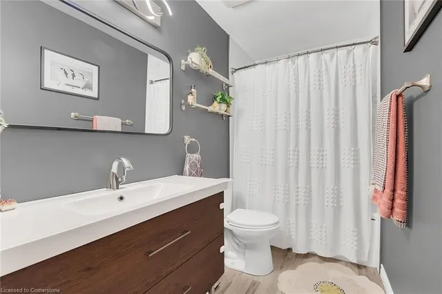 Additional image 27 of 1550 Newlands Cres Unit 11