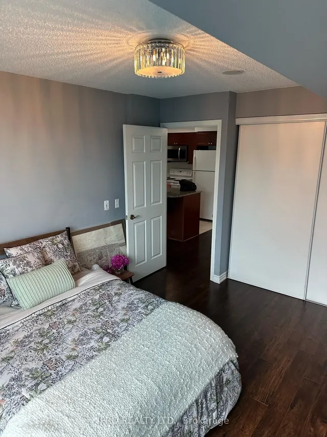 Additional image 6 of 30 Grand Trunk Cres Unit 2015