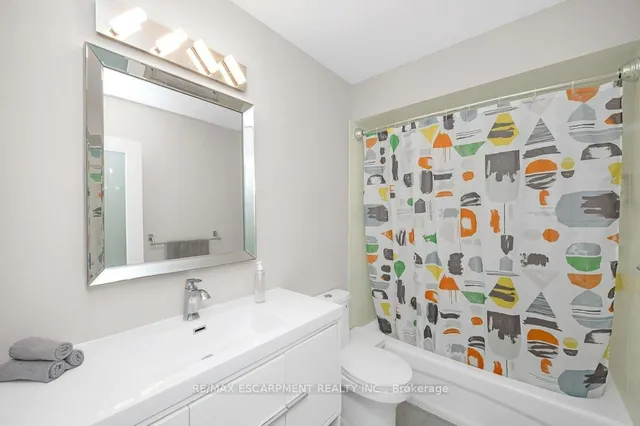 Additional image 15 of 28 Victoria Ave Unit 102