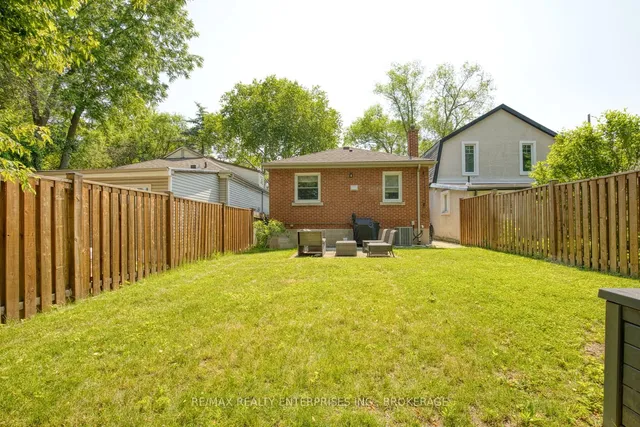 Additional image 25 of 35 Hawthorne Ave