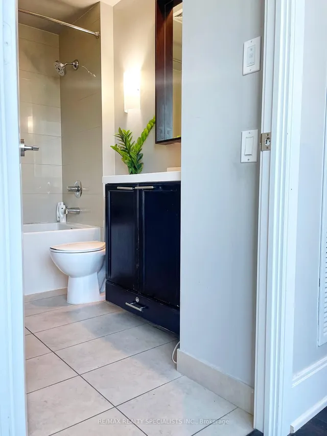 房产图片 10 - 15 Viking Lane 单元 3108