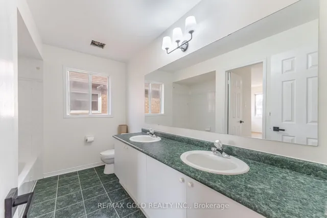 Additional image 37 of 32 Hollybush St