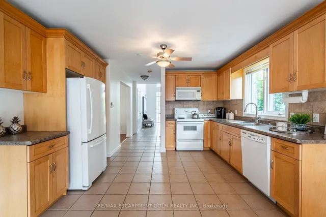 Additional image 10 of 200 SIRENTE Dr