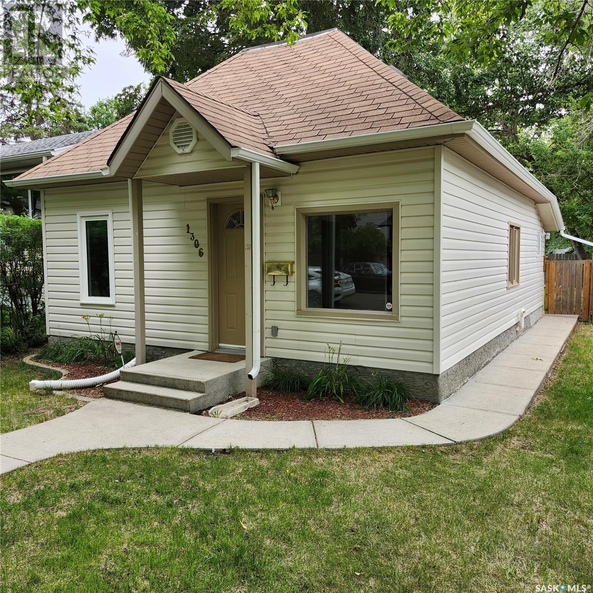 1306 Coy AVENUE|Saskatoon, Saskatchewan S7M0H4