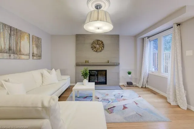 房产图片 8 - 33 Manitoulin Cres