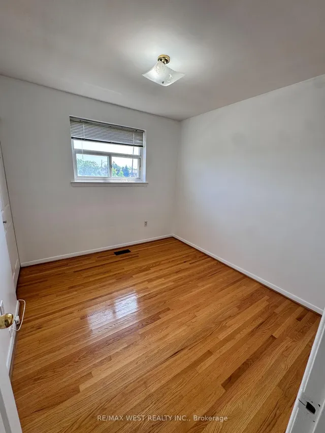 Additional image 12 of 100 Spenvalley Dr