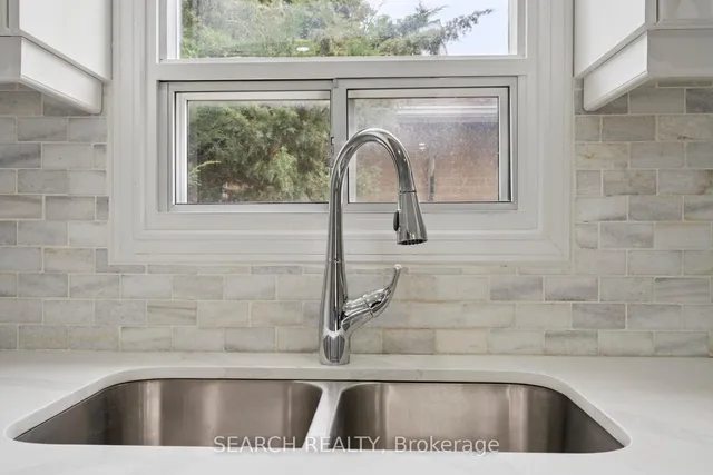 Additional image 17 of 15 Hector Crt