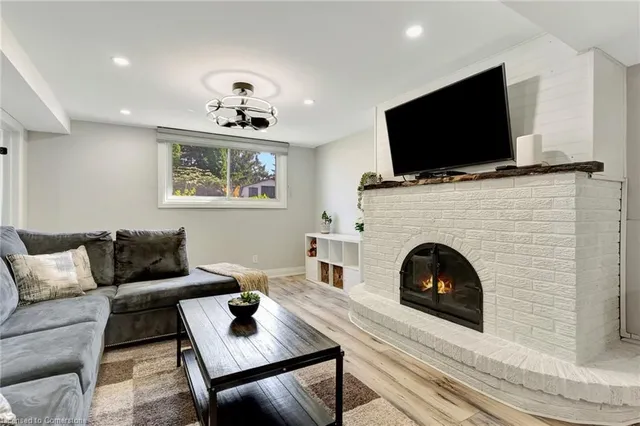 Additional image 21 of 101 Devonglen Dr