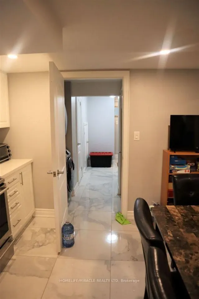 Additional image 22 of 28 Holbrook Rd